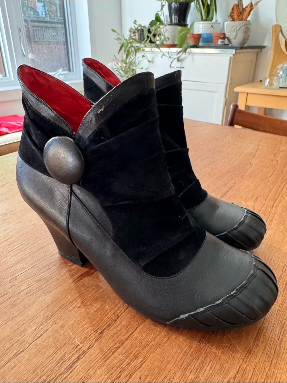 Black Women's Mid-Heel Button Booties